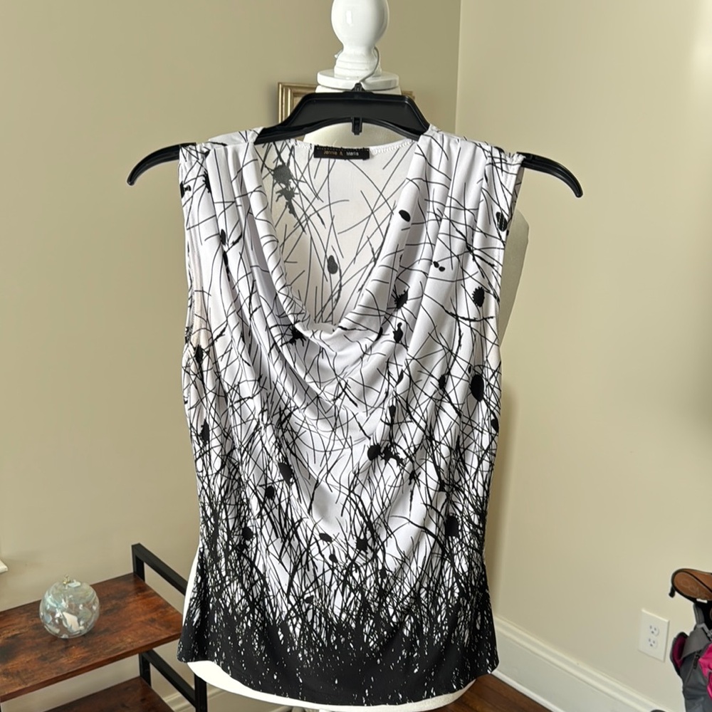 Black and White Graphic Fitted Sleeveless Tank Top